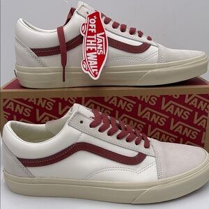 Vans WMNS White and Red Sneakers Old Skool
Vintage Pop Marshmallow/T
VN0A4BW2R2S